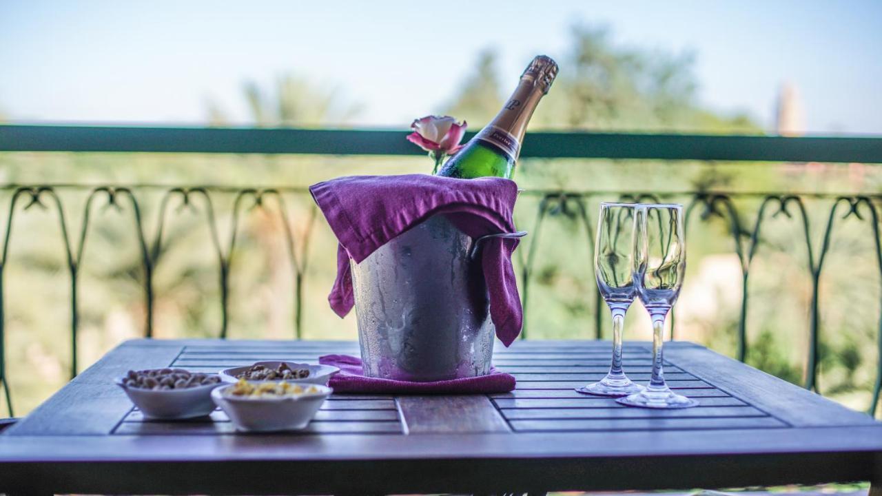 Отель Royal Mirage Deluxe Марракеш Экстерьер фото A bottle of champagne in a champagne bucket